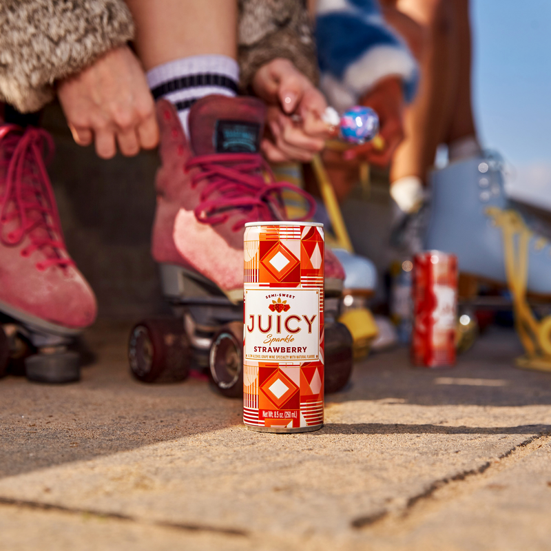 Juicy Sparkle Strawberry Sparkling Wine Can 2pk 250ml