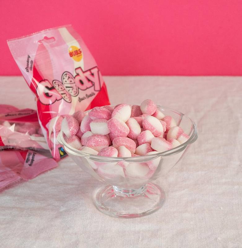 Bubs Godis: Sour Strawberry Vanilla Goody Ovals