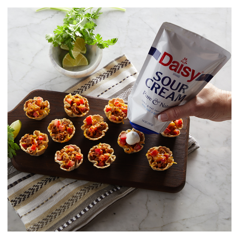Daisy Pure & Natural Squeeze Sour Cream - 14oz