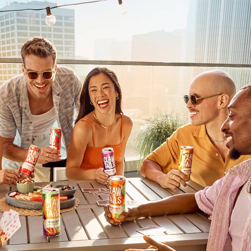 White Claw Clawtails Strawberry Cosmo 19.2oz Can 7% ABV